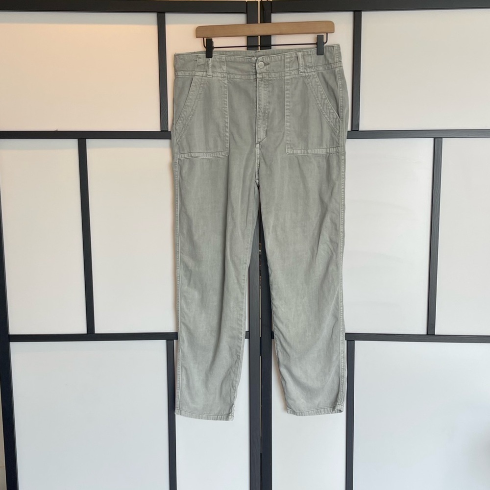 Joe's Jeans the‎ honor high rise vintage straight utility
pants. Size 31